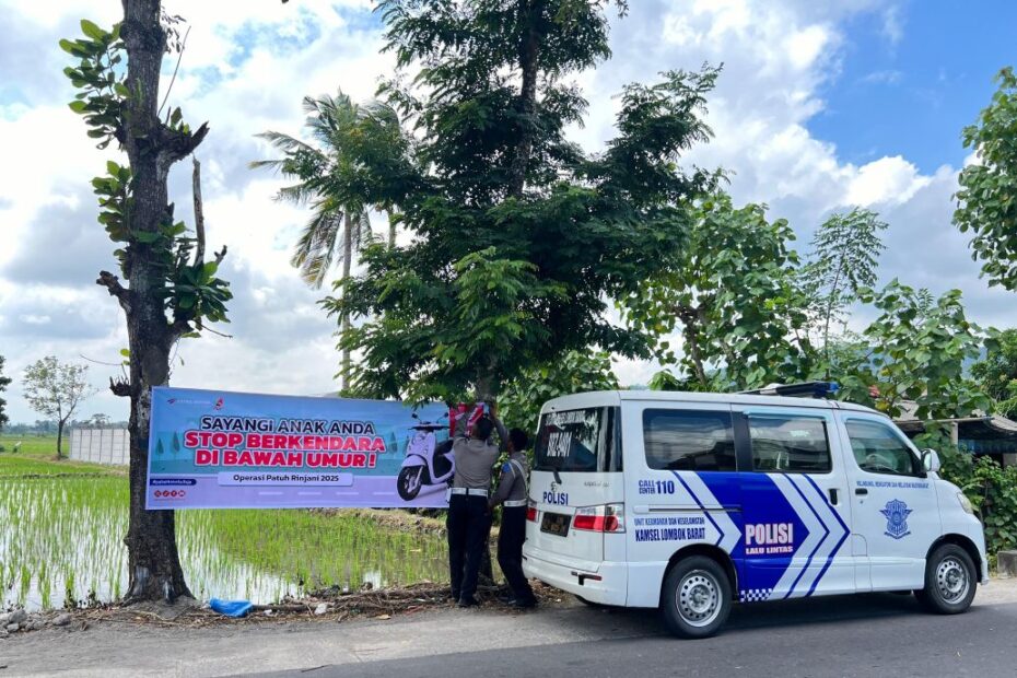 Bundaran Penas Jadi Titik Strategis Kampanye Keselamatan Berkendara oleh Polres Lombok Barat