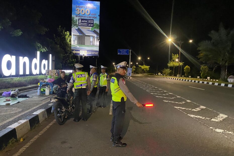 Patroli Malam Satlantas Polres Lombok Barat Jaga Ketertiban Lalu Lintas dan Cegah Balap Liar