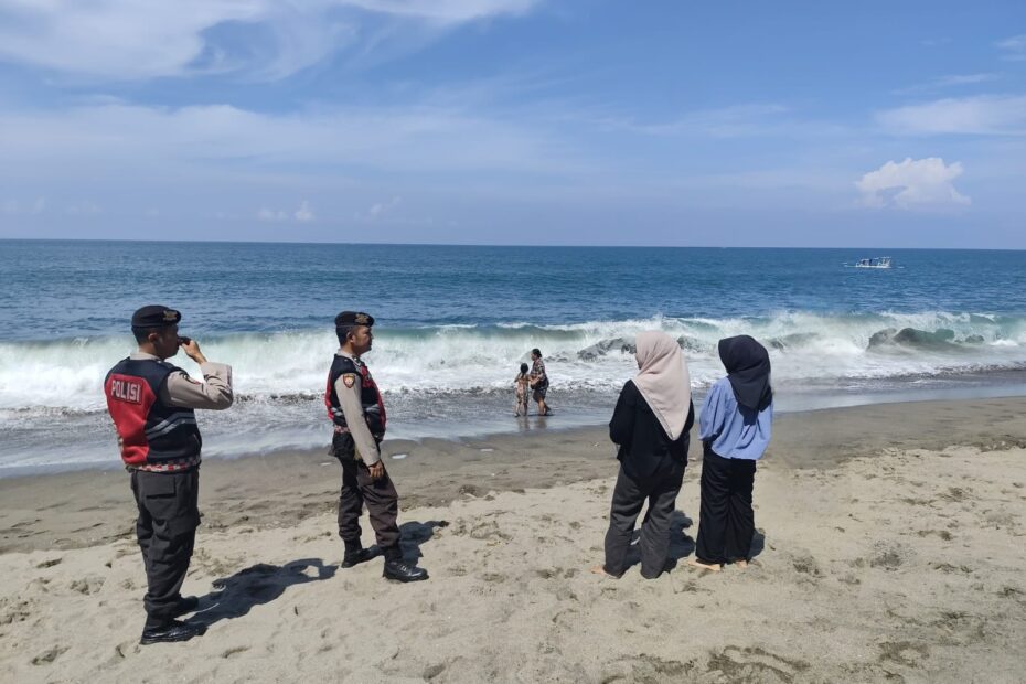 Polres Lombok Barat Intensifkan Patroli Wisata di Pantai Cemare Satu