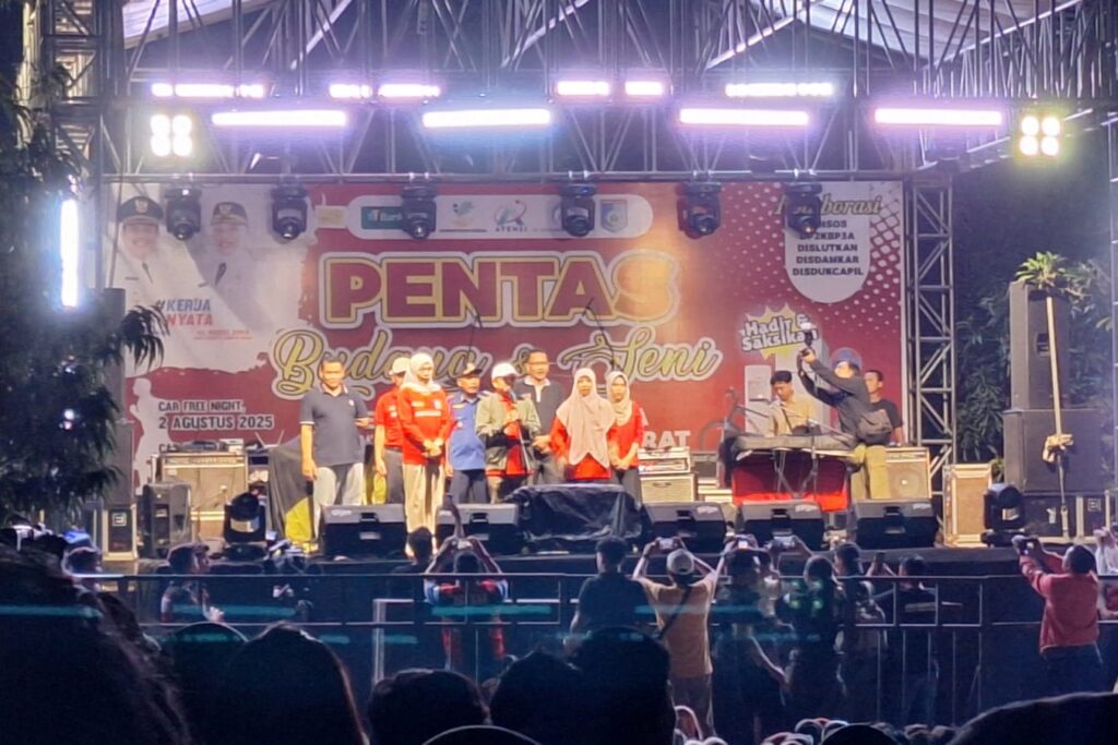 Gerung Hidup Kembali, Car Free Nite Bangkitkan Budaya dan UMKM Lokal