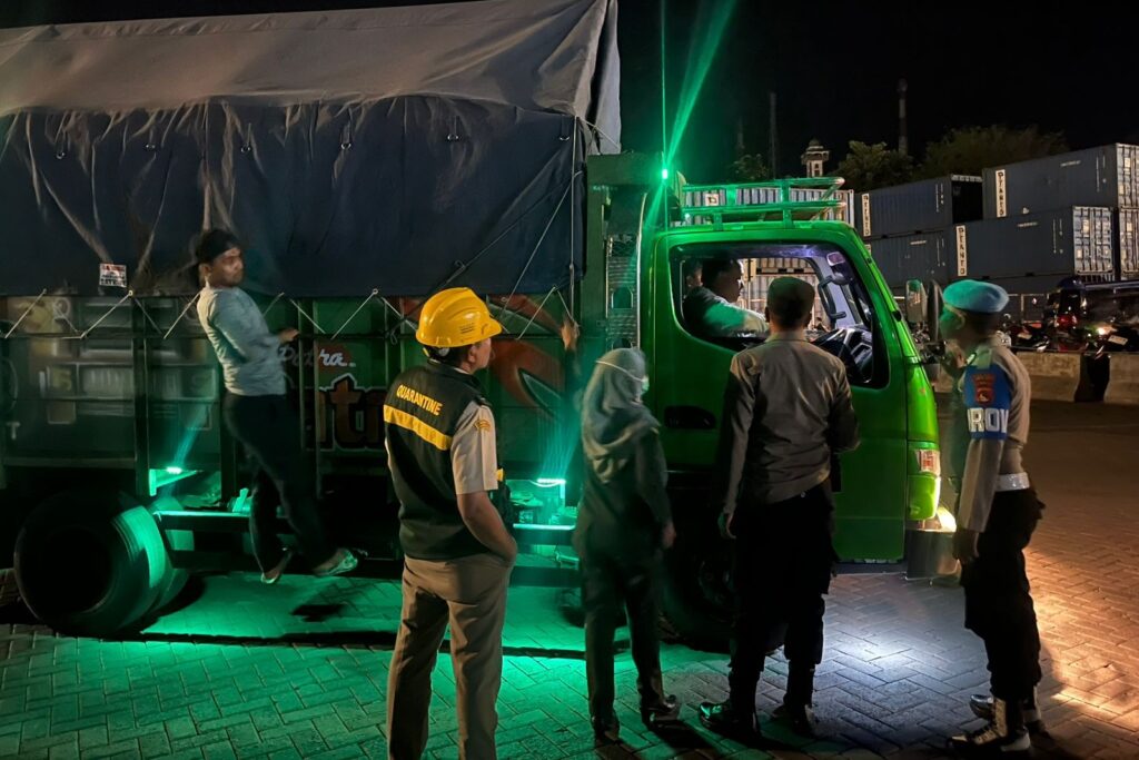 Polsek Lembar Perketat Pengamanan Bongkaran Kapal dari Surabaya