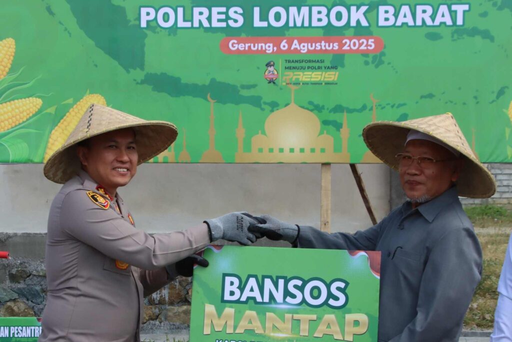 Polres Lombok Barat dan Ponpes Manbaul Ulum Tanam Jagung Serentak di Mesanggok