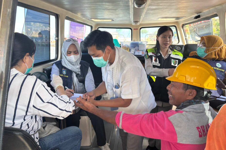 Klinik dan Perpustakaan Terapung Polairud Jangkau Warga Pesisir Lembar