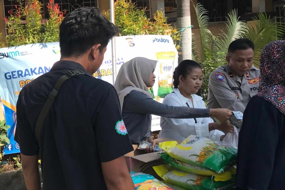 Polres Lombok Barat dan Bulog NTB Gelar Pangan Murah di Desa Kediri
