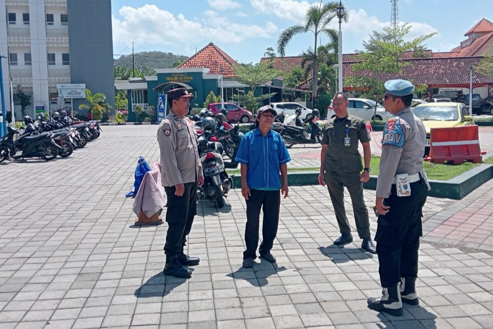 Menjaga Keamanan dan Ketertiban di Gerung Polsek Gerung Rutin Laksanakan Patroli Humanis