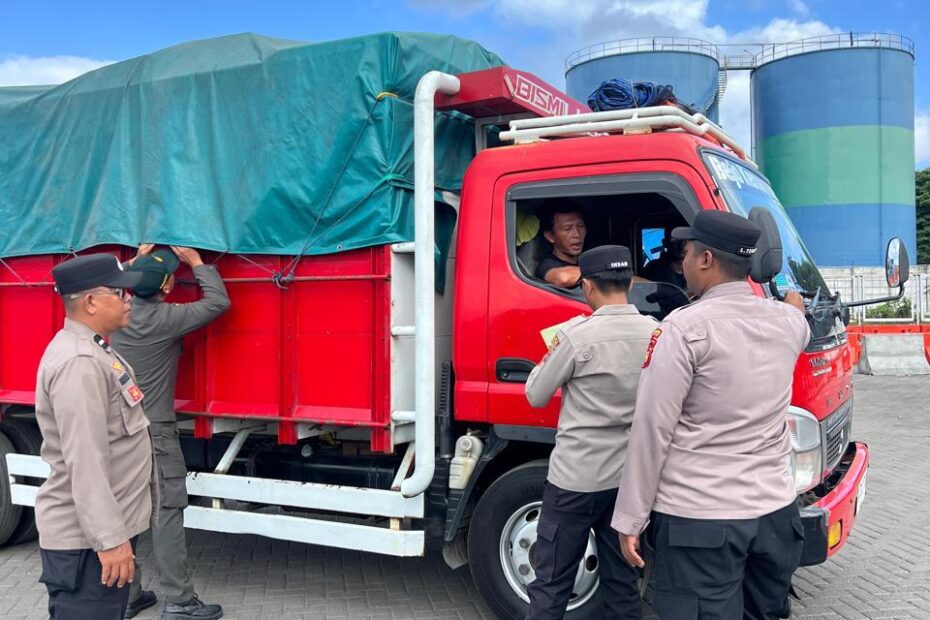 Polsek Kawasan Pelabuhan Lembar Jaga Kelancaran Arus Logistik dari Surabaya