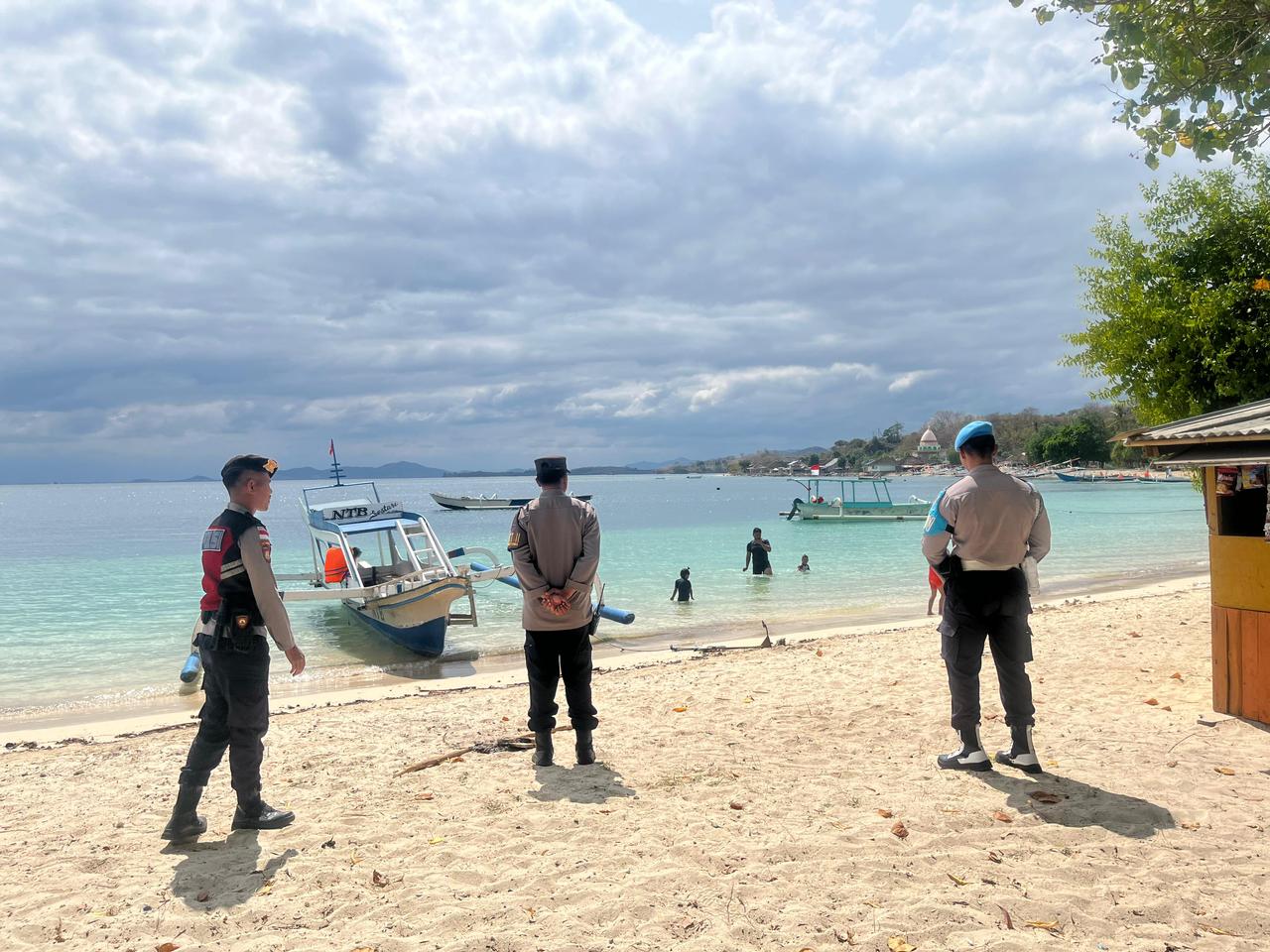 Polres Lombok Barat Gencarkan Patroli KRYD di Objek Wisata Sekotong, Wujudkan Rasa Aman dan Nyaman Bagi Pengunjung