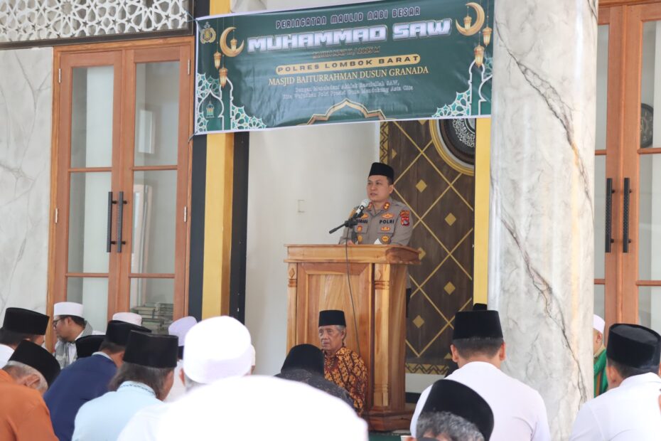 Polres Lombok Barat dan Warga Desa Jembatan Kembar Rayakan Maulid Nabi dengan Kebersamaan