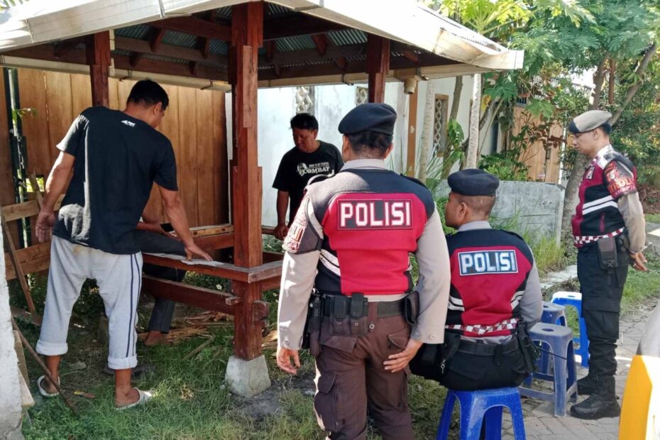 Personel Sat Samapta Polres Lobar Gencar Patroli Dialogis, Sosialisasikan Inovasi KEMOS 110 di Desa Terong Tawah