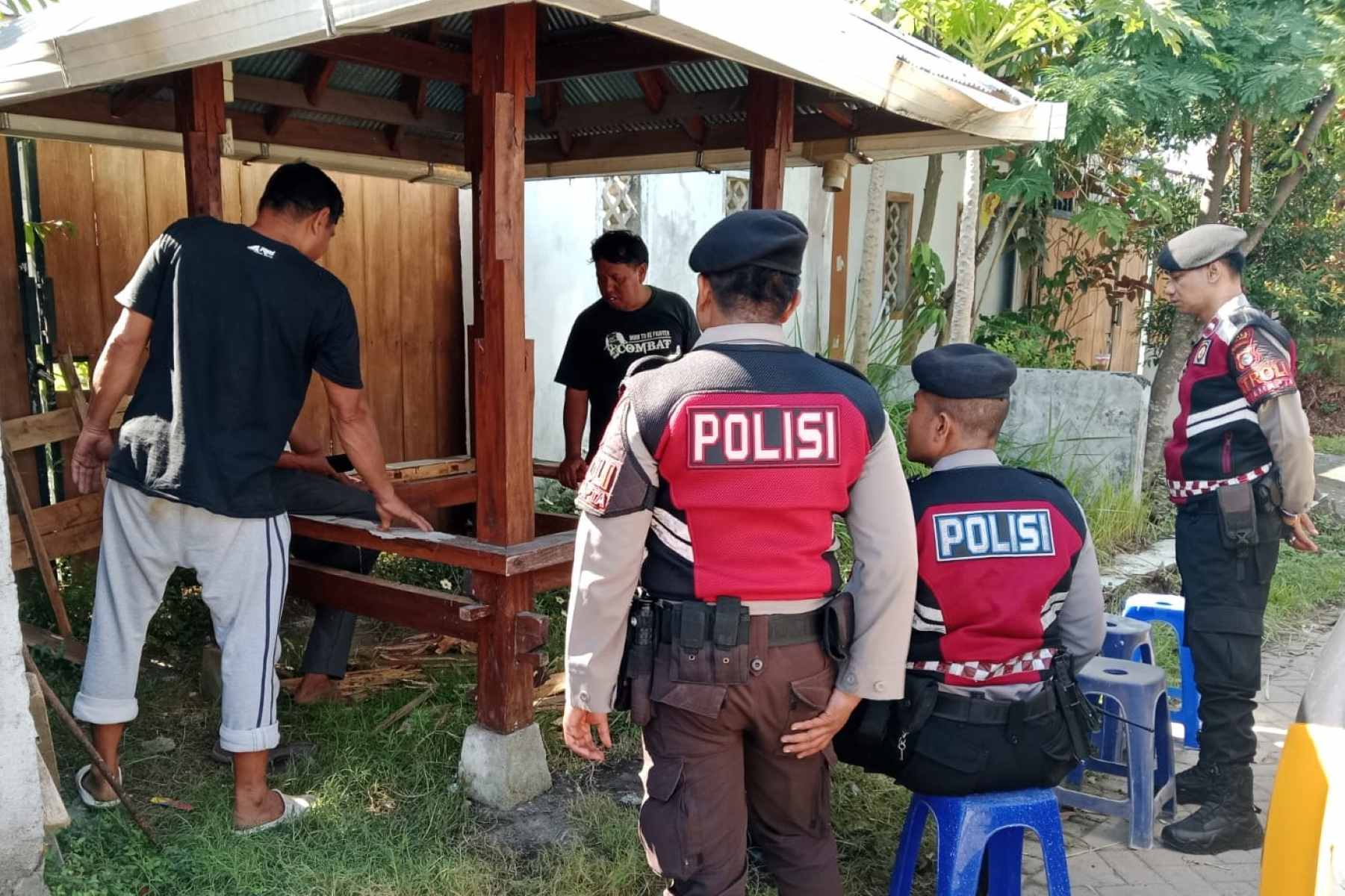 Personel Sat Samapta Polres Lobar Gencar Patroli Dialogis, Sosialisasikan Inovasi KEMOS 110 di Desa Terong Tawah