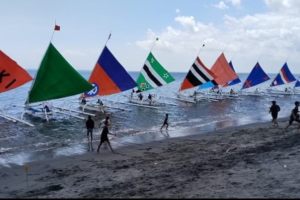 Polsek Lembar Kawal Lomba Perahu Layar di Desa Lembar Selatan, Acara Berjalan Kondusif