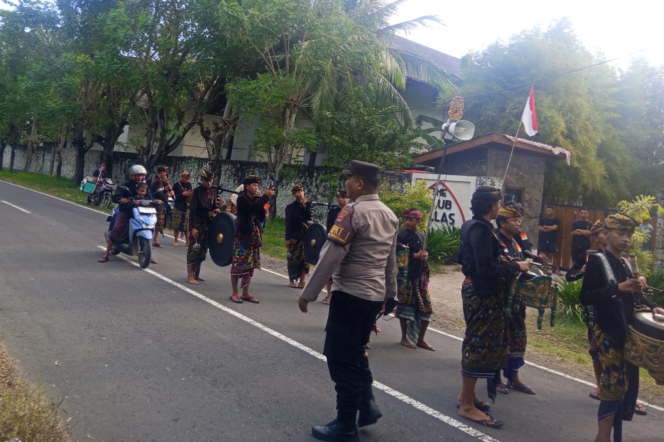 Polsek Sekotong Amankan Prosesi Nyongkolan di Desa Persiapan Pesisir Mas