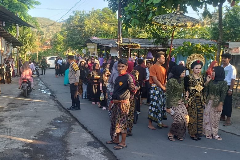 Tradisi Nyongkolan di Lombok Barat Berjalan Lancar, Polsek Gerung Pastikan Keamanan
