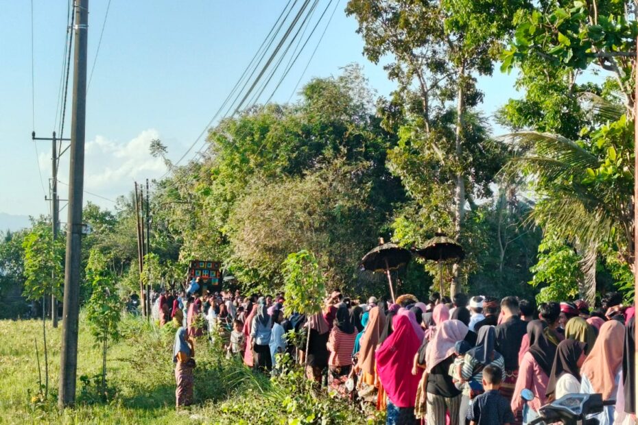 Polsek Kuripan Kawal Tradisi Nyongkolan di Desa Kuripan Selatan Berjalan Aman