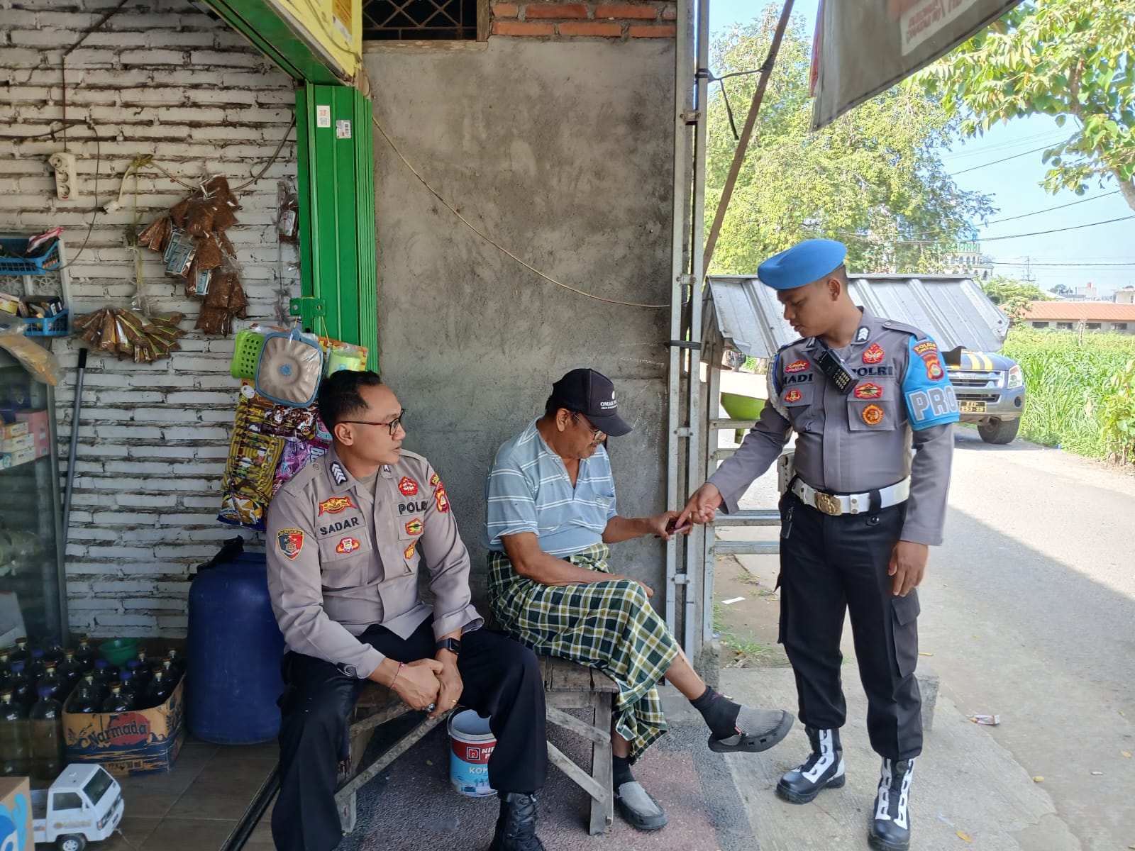Kepolisian Lembar Perkuat Keamanan dengan Patroli KRYD, Jalin Kedekatan dengan Masyarakat