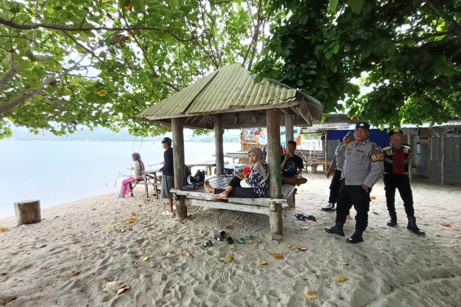 Polsek Sekotong Intensifkan Patroli Jaga Keamanan Wisata Pantai Kemos