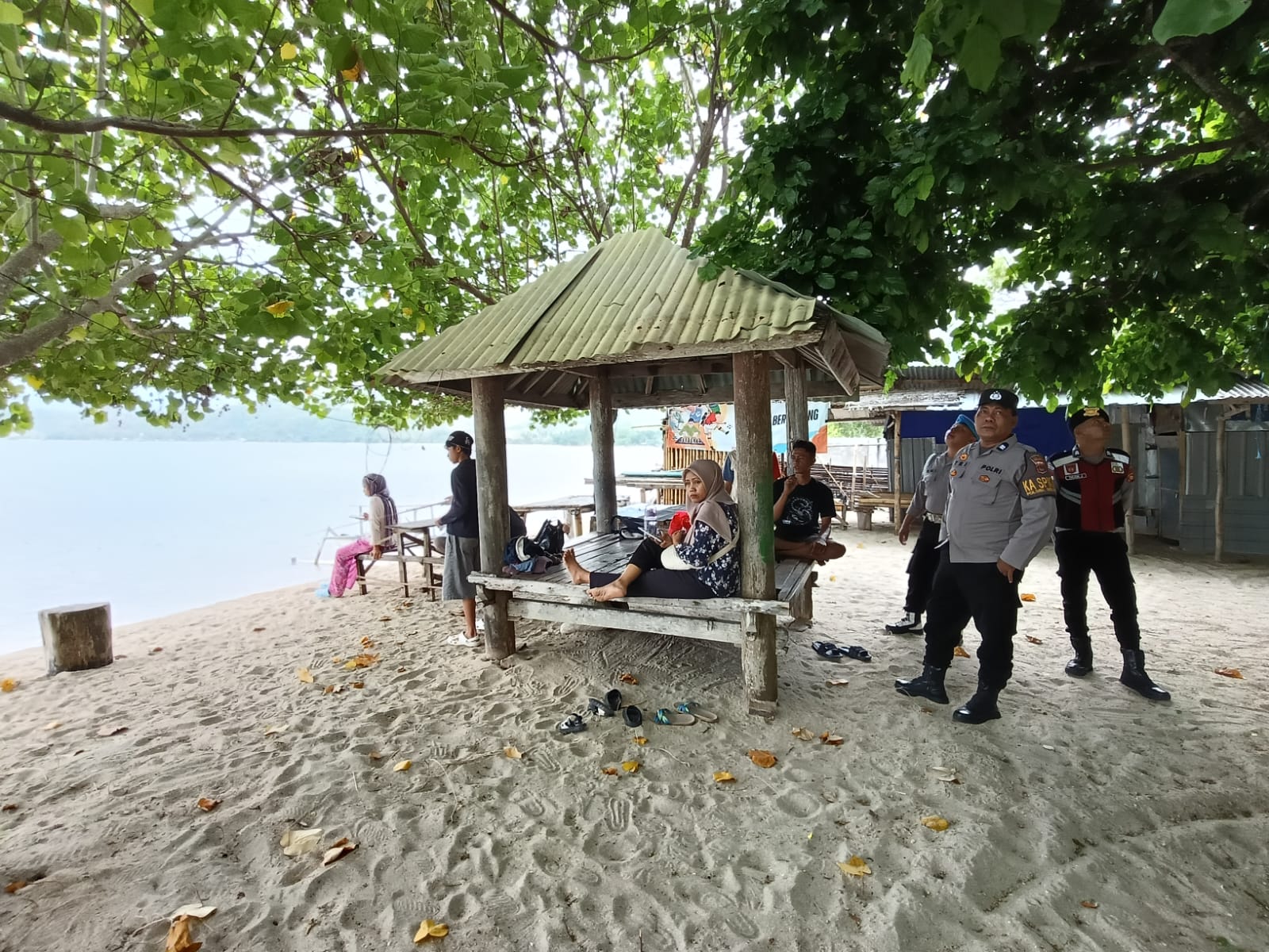 Polsek Sekotong Intensifkan Patroli Jaga Keamanan Wisata Pantai Kemos