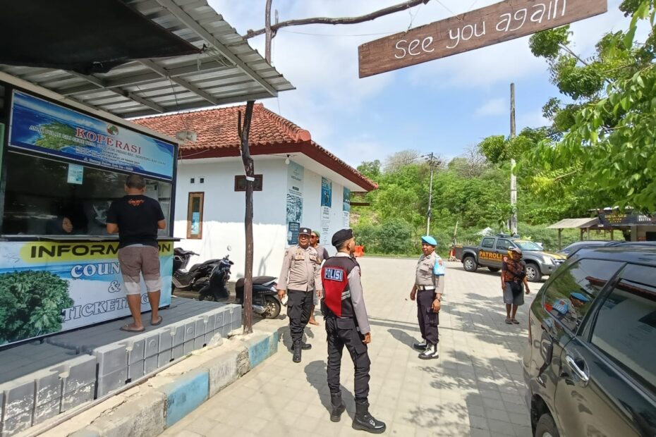 Polsek Sekotong Perkuat Patroli Humanis di Dermaga Tembowong