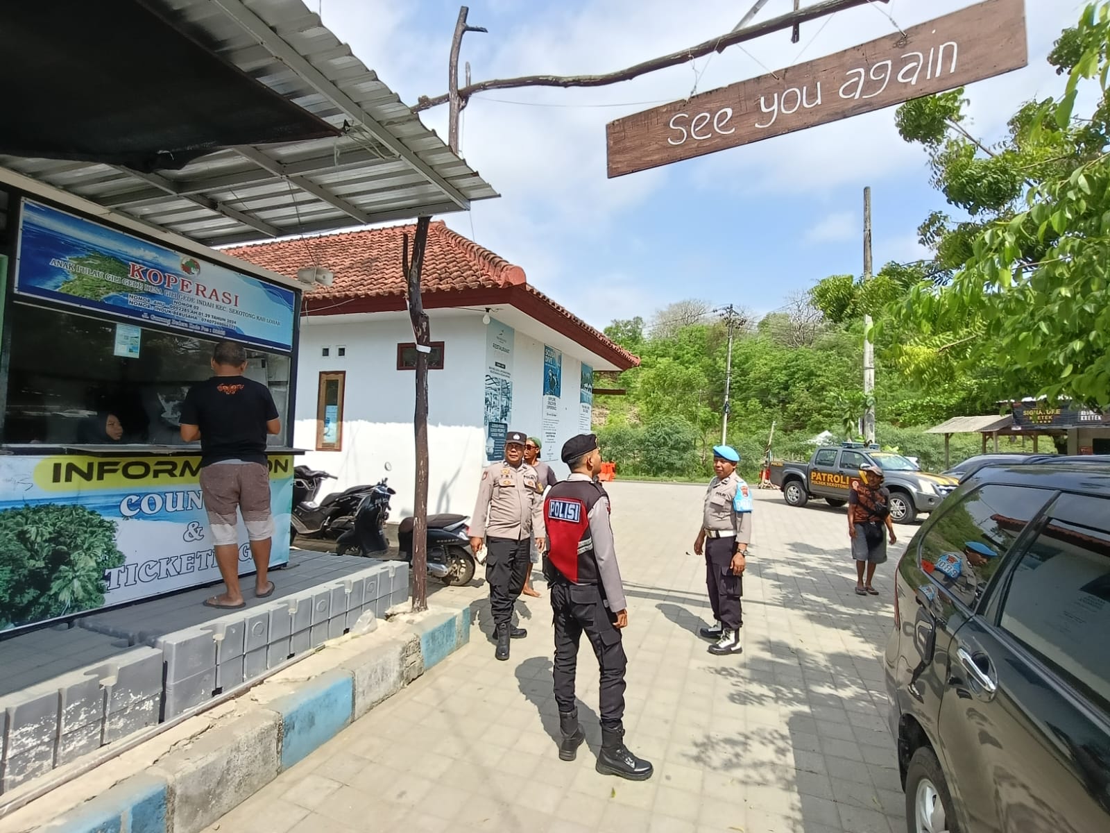 Polsek Sekotong Perkuat Patroli Humanis di Dermaga Tembowong