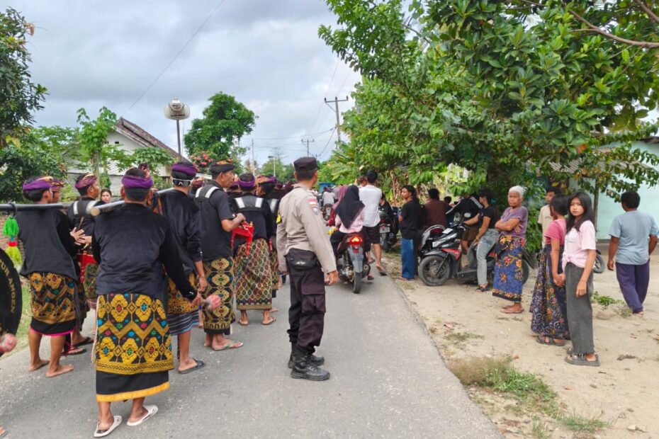 Polsek Sekotong Kawal Prosesi Nyongkolan di Dusun Segerening hingga Pengantap