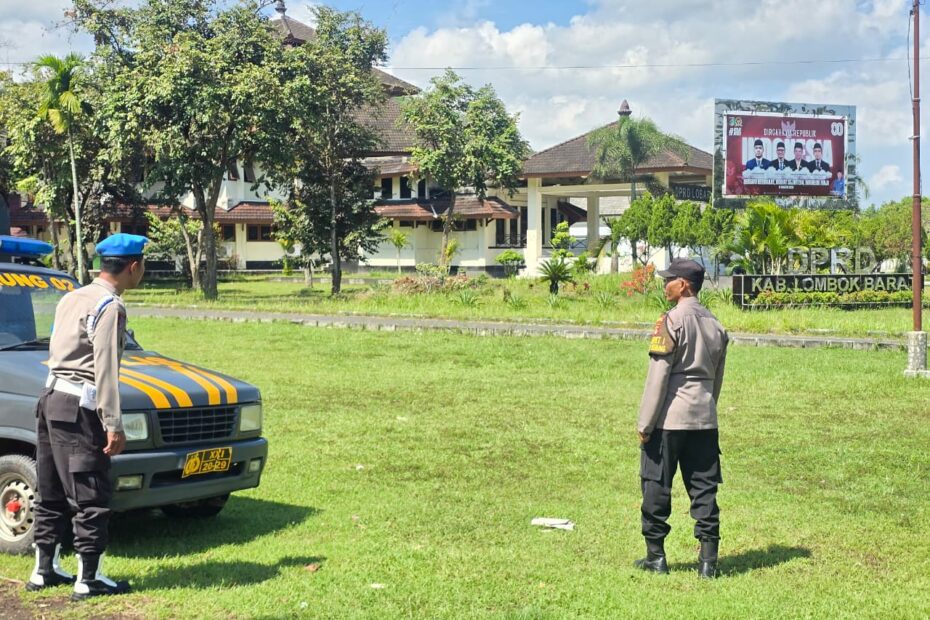 Polsek Gerung Gelar Patroli Cipta Kondisi di Kantor Bupati dan DPRD Lombok Barat
