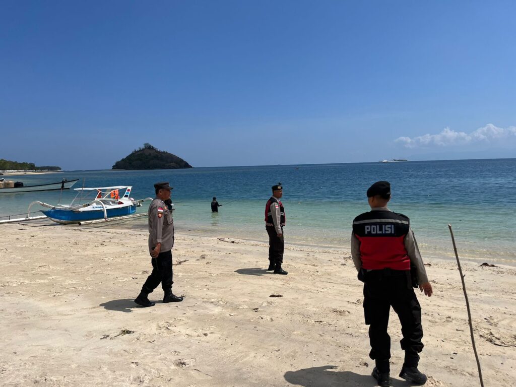 Polsek Sekotong Intensifkan Patroli Wisata di Pantai Elak-Elak, Lombok Barat