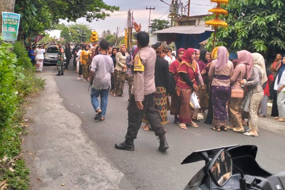 Polsek Labuapi Kawal Tradisi Nyongkolan di Lombok Barat, Lalu Lintas Tetap Terkendali