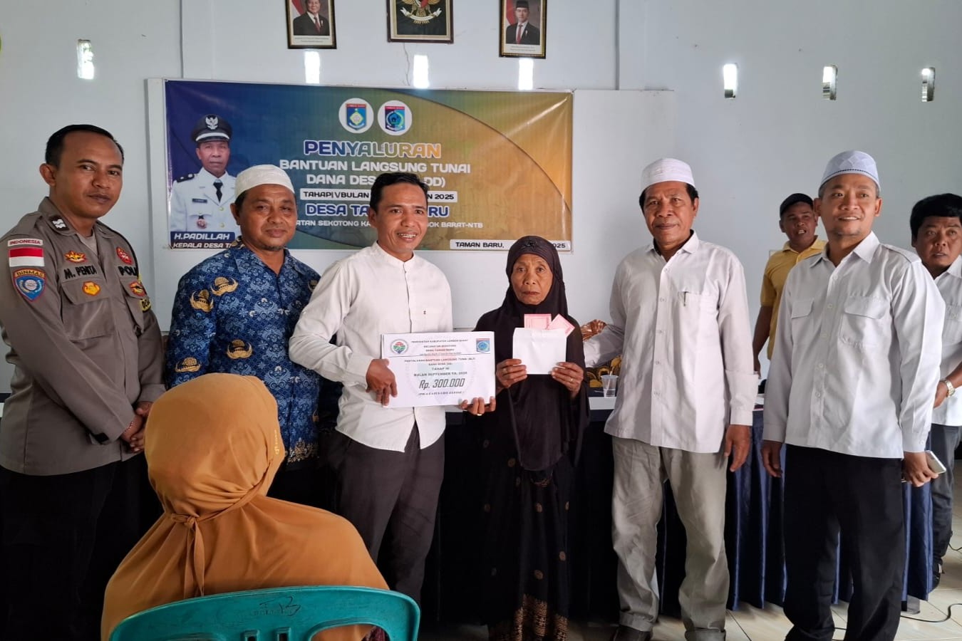 Penyaluran BLT-DD Desa Taman Baru Sekotong Berjalan Aman
