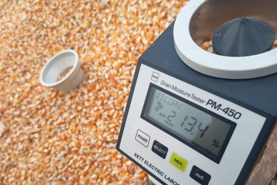 Bhabinkamtibmas Kawal Survei Jagung Bulog di Desa Kedaro, Lombok Barat