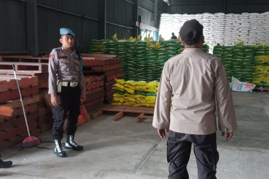 Polsek Lembar Gencarkan Patroli KRYD di Gudang Bulog Serumbung