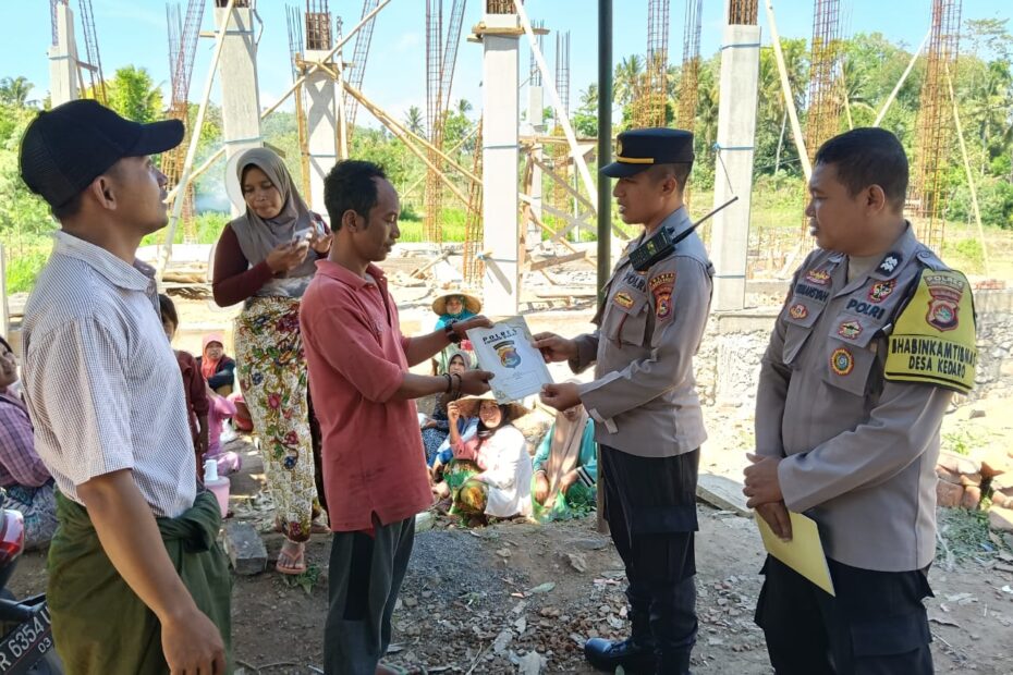 Polsek Sekotong Wujudkan Kepedulian Polri Melalui Bantuan Sosial di Desa Kedaro