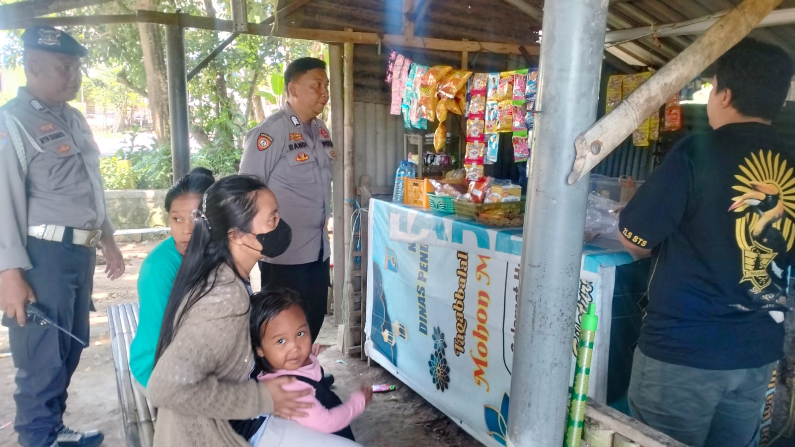 Polsek Lembar Perkuat Patroli Dialogis di Desa Jakem, Warga Apresiasi Langkah Polisi