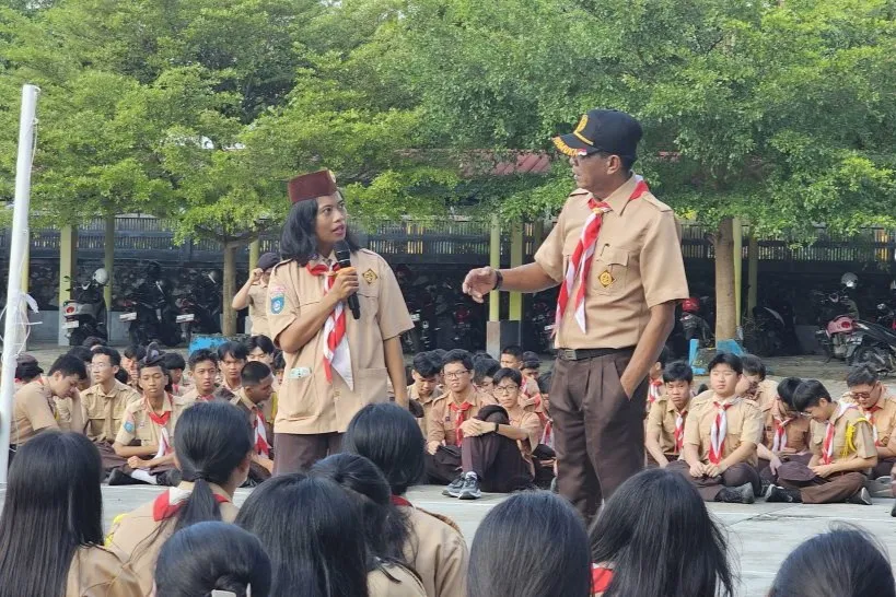 PERSAMI SMA Negeri 2 Labuapi Bentuk Karakter Pelajar Melalui Pelantikan Kacu Pramuka