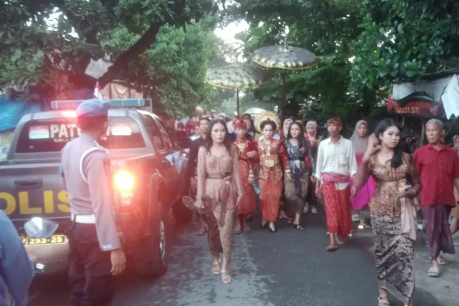 Polsek Lembar Kawal Tradisi Nyongkolan di Jembatan Gantung Berjalan Aman dan Tertib