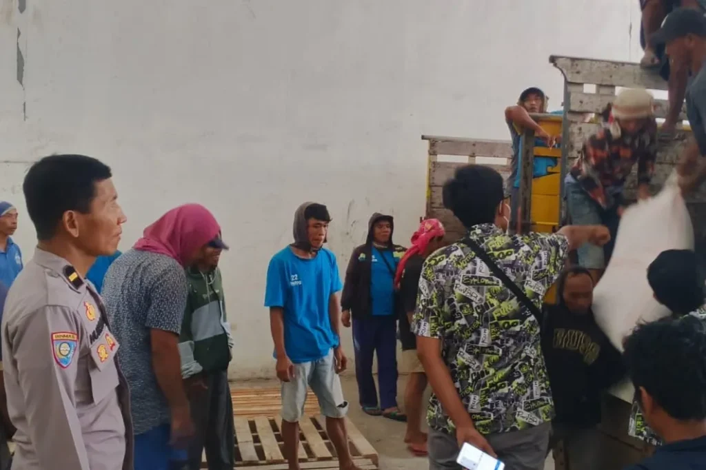 Polsek Labuapi Kawal Jagung Petani Harga Aman, Petani Senang