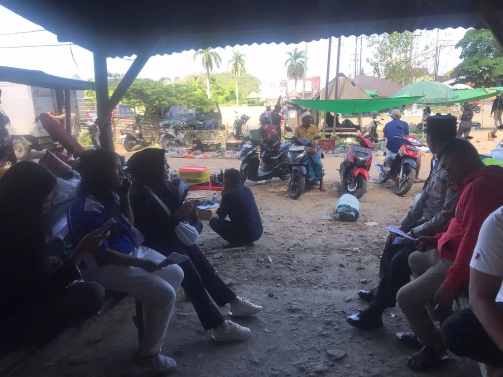 Polres Lobar Intensifkan Kemitraan, Karyawan Produk Herbal Diajak Jaga Kamtibmas di Pasar Sekotong