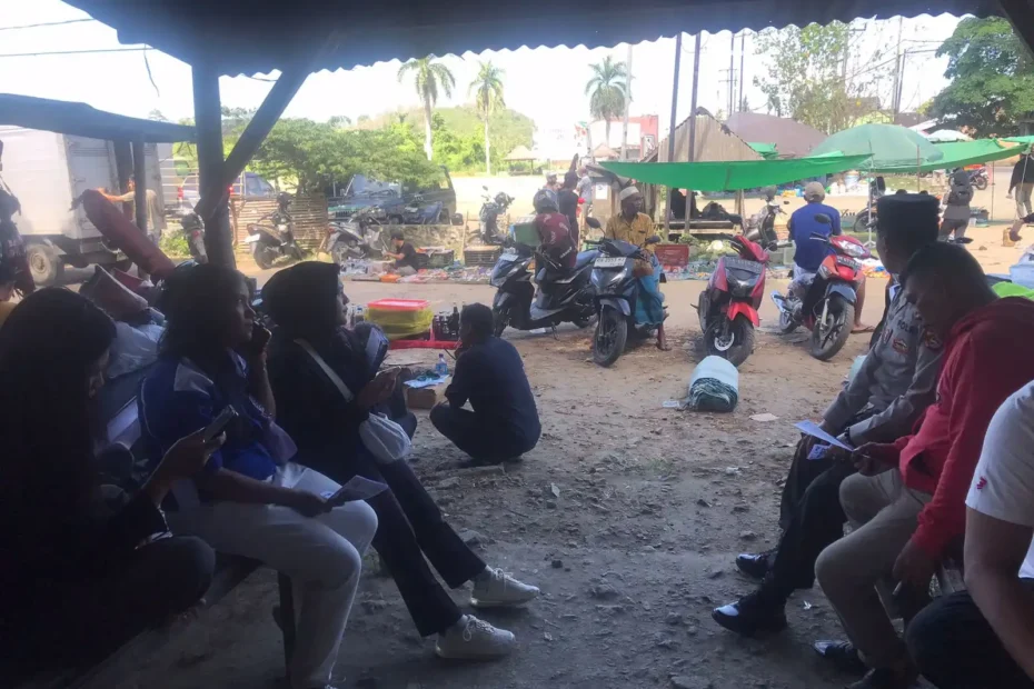 Polres Lobar Intensifkan Kemitraan, Karyawan Produk Herbal Diajak Jaga Kamtibmas di Pasar Sekotong