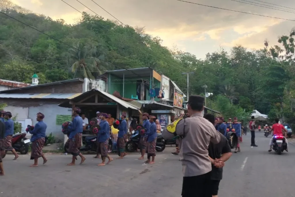 Polsek Sekotong Amankan Nyongkolan Gendang Beleq dengan Humanis