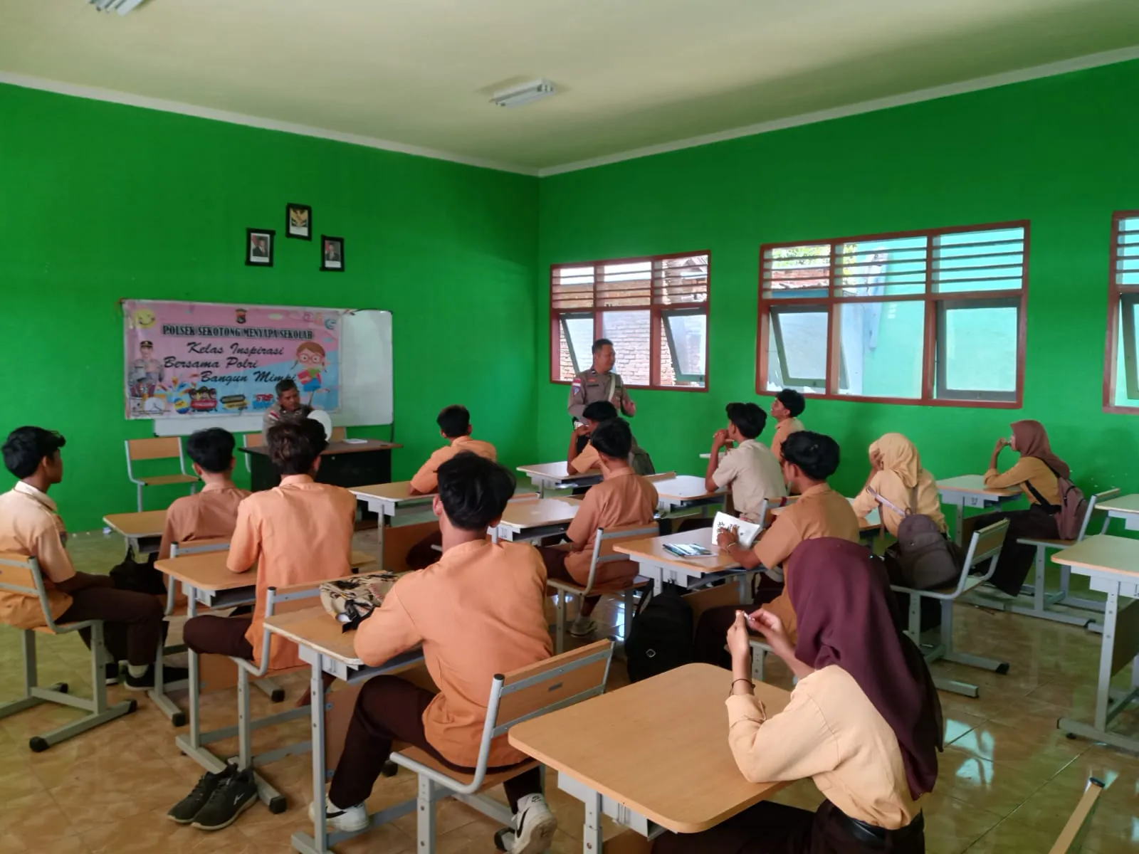 Polisi Hadir di Sekolah, Siswa Sekotong Dapat Pesan Penting Soal Etika dan Bahaya Narkoba