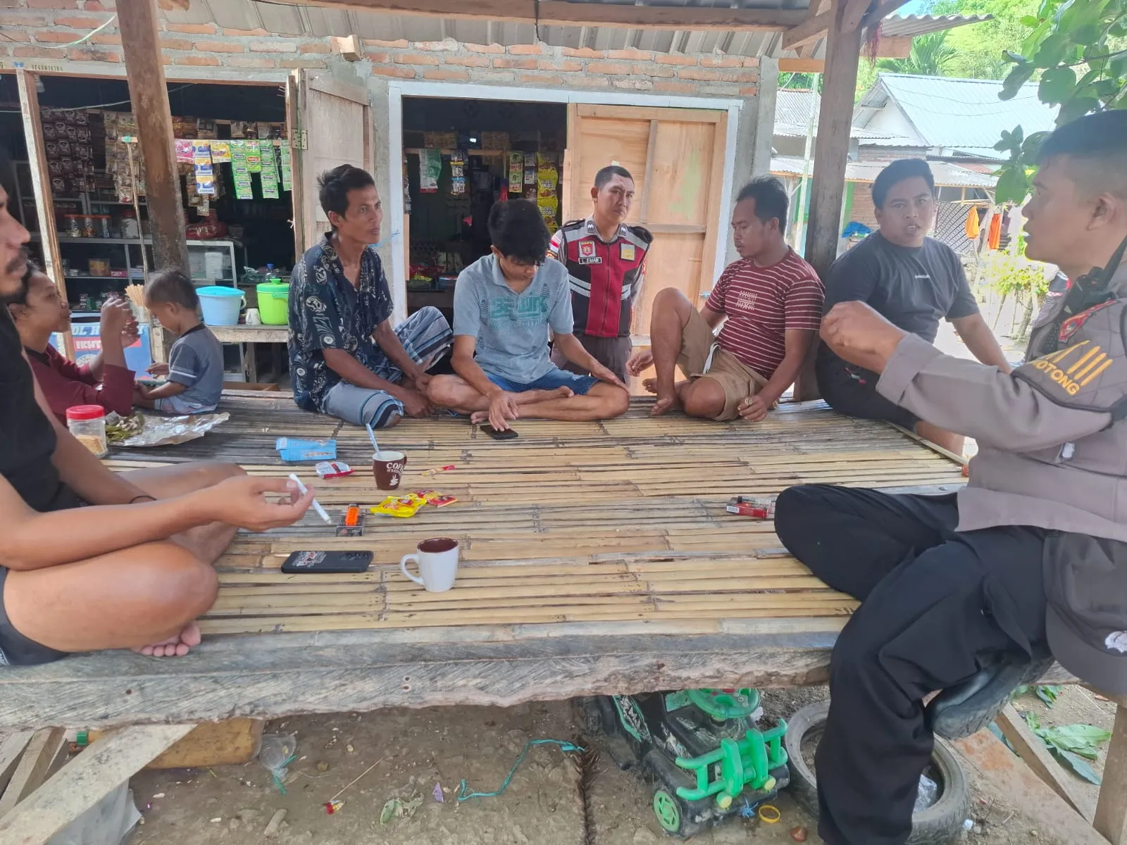 Polsek Sekotong Hadir di Tengah Warga, Bangun Kepercayaan Lewat Patroli Dialogis