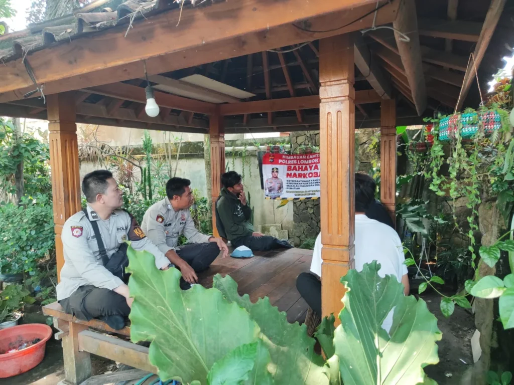 Polsek Kuripan Gencarkan Patroli Dialogis, Waspada Bahaya Narkoba dan Judi Online di Tengah Masyarakat