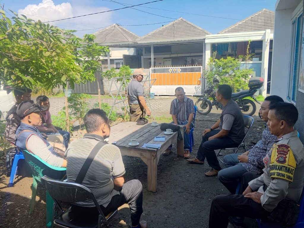 Bhabinkamtibmas Desa Terong Tawah Dorong Warga Mandiri Pangan dari Pekarangan Rumah