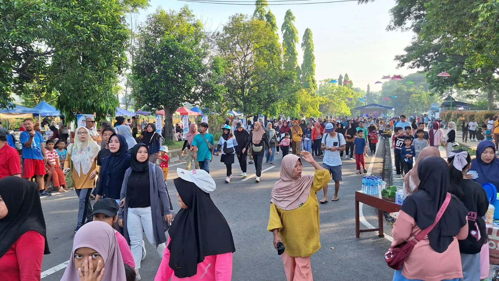 CFD Lombok Barat 2025 Sukses Bikin Warga Tumpah Ruah di Taman Giri Menang