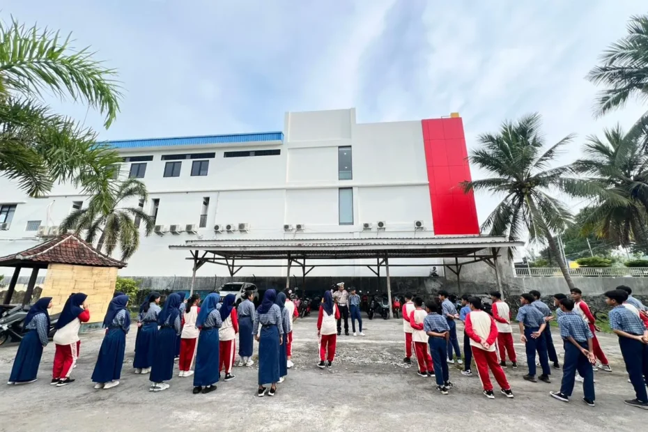 Polres Lombok Barat Tanamkan Disiplin Lalu Lintas Sejak Dini