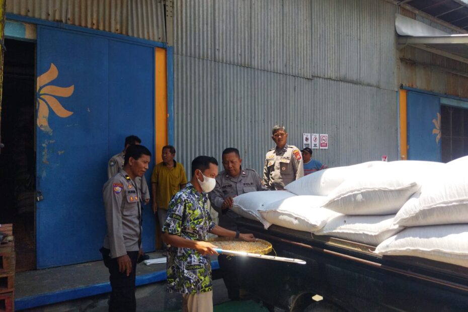 Sinergi Polri dan Bulog Jaga Harga Jagung di Lombok Barat