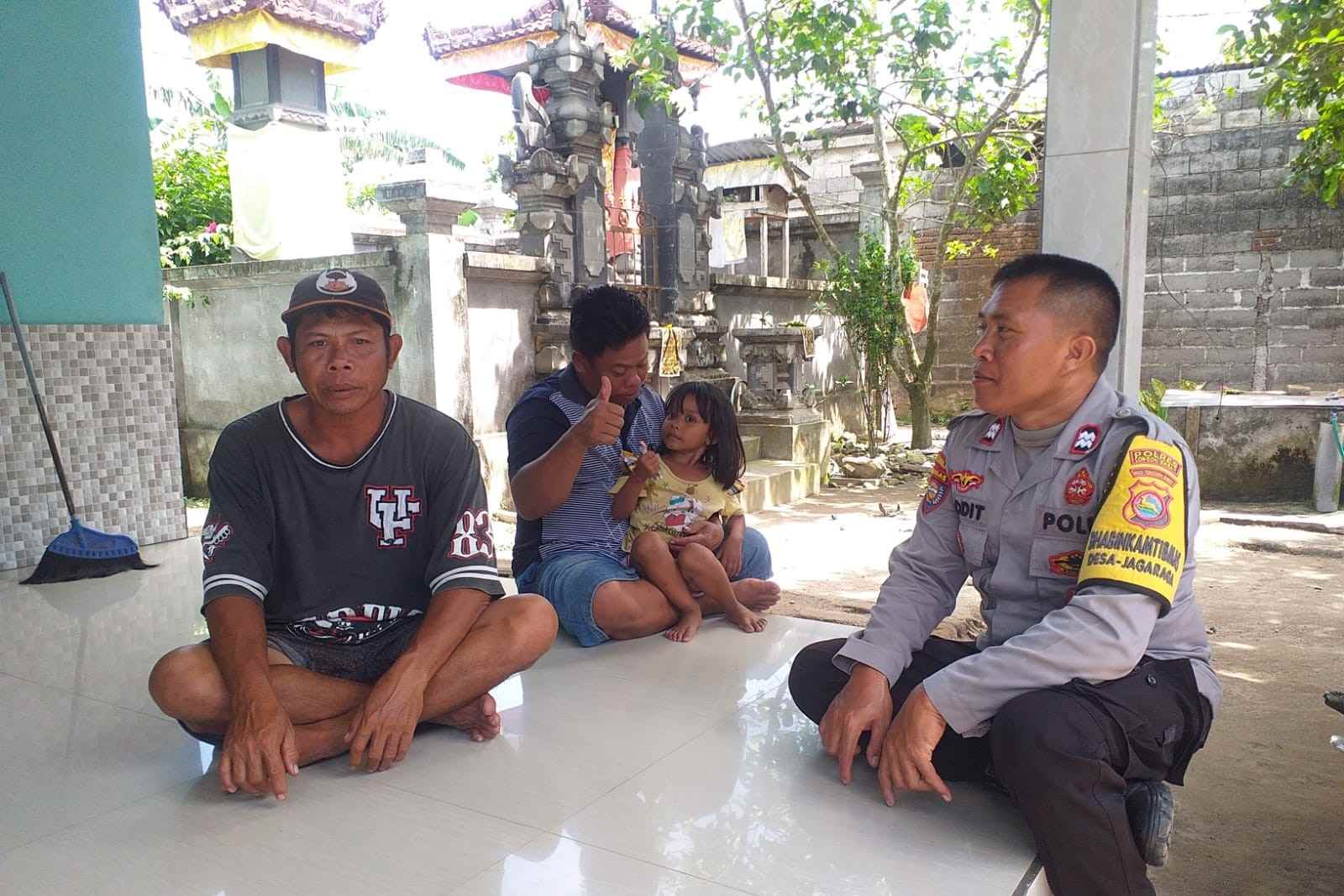 Polsek Kuripan Bangun Ketahanan Pangan dari Pekarangan Rumah Warga