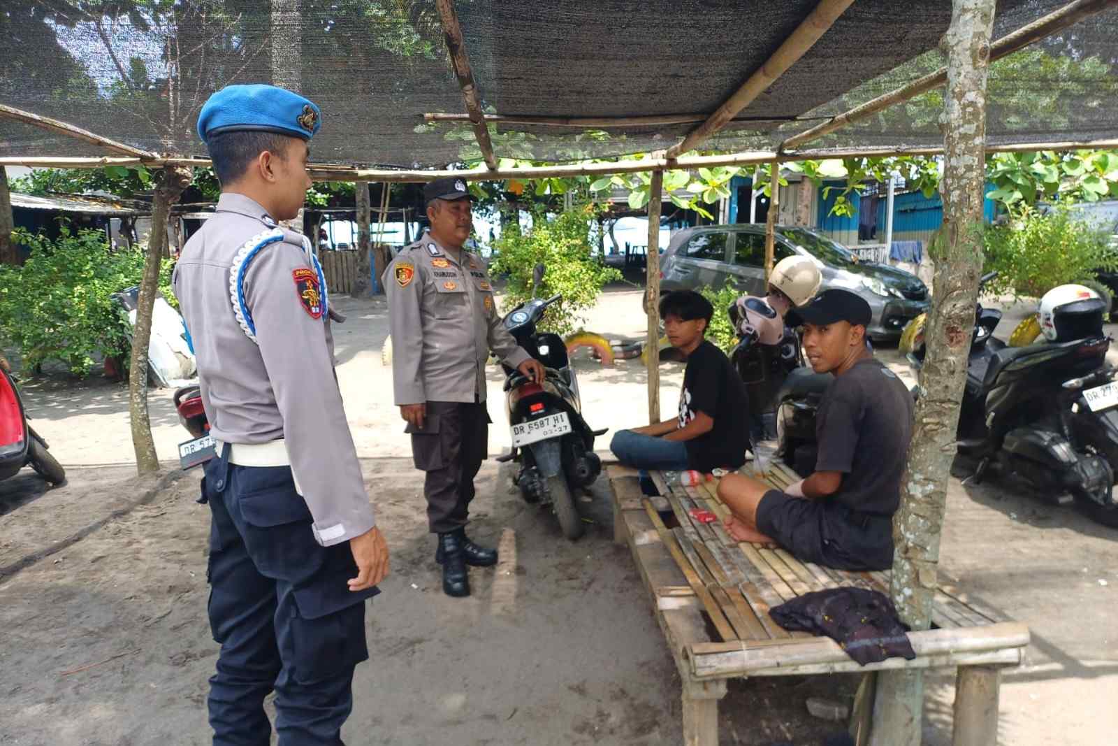 Polsek Lembar Intensifkan KRYD di Pantai Cemare, Warga Diminta Waspada