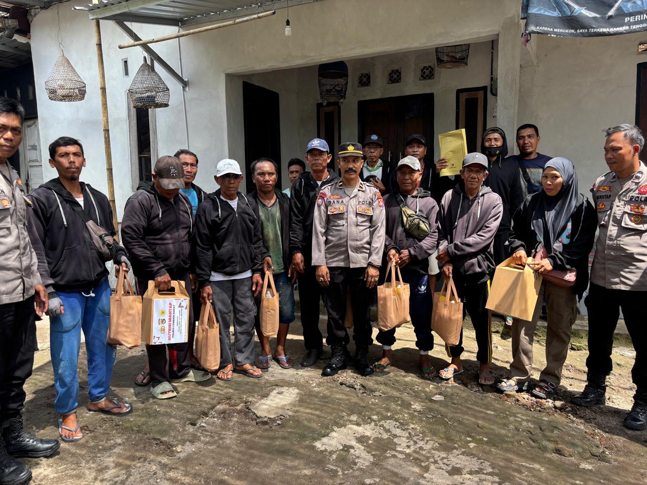 Polres Lombok Barat Bagi Nutrisi Mantap untuk Tukang Ojek Pangkalan