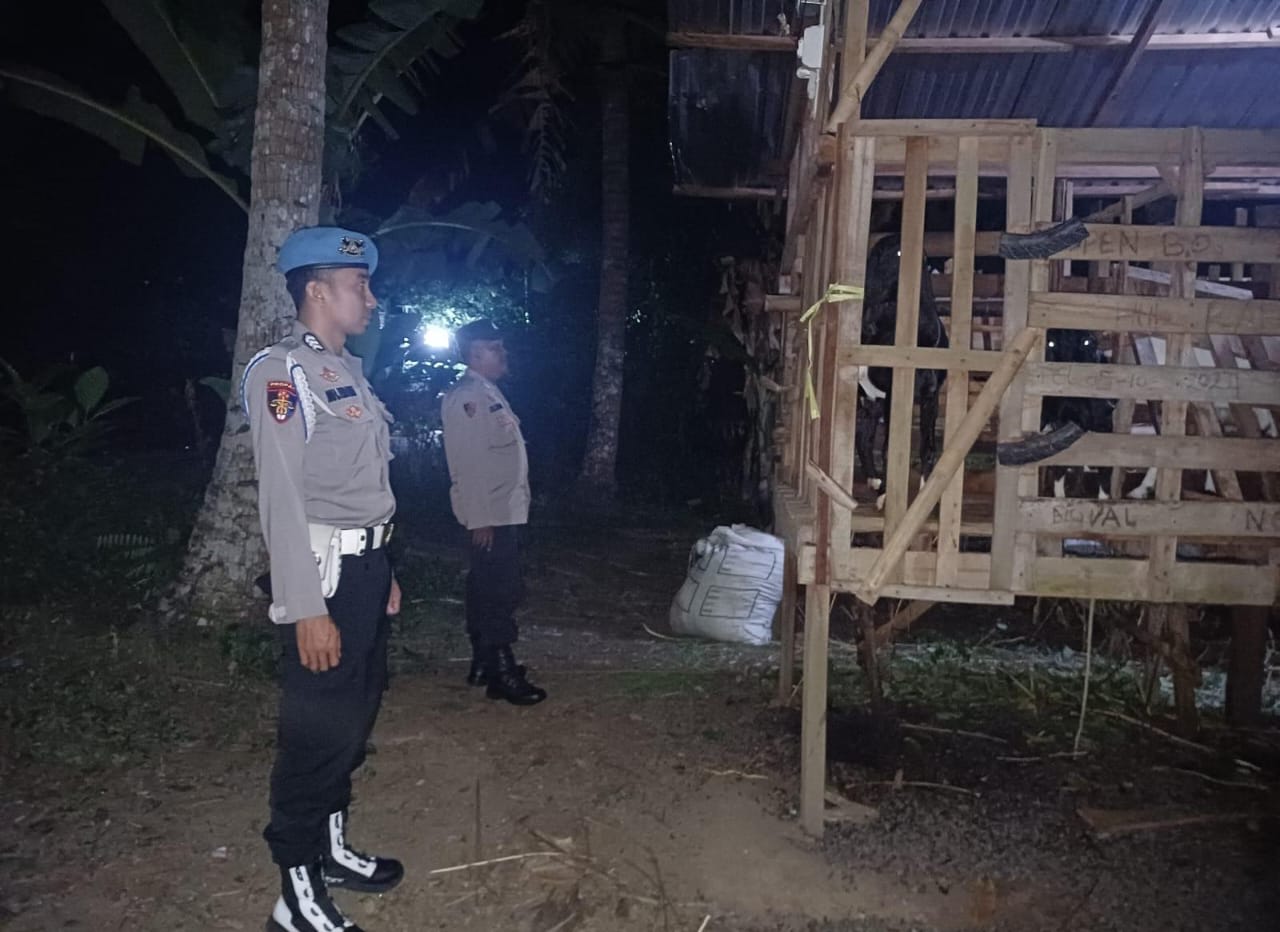 Patroli Dini Hari Polsek Lembar Cegah Pencurian Ternak di Jakem Timur