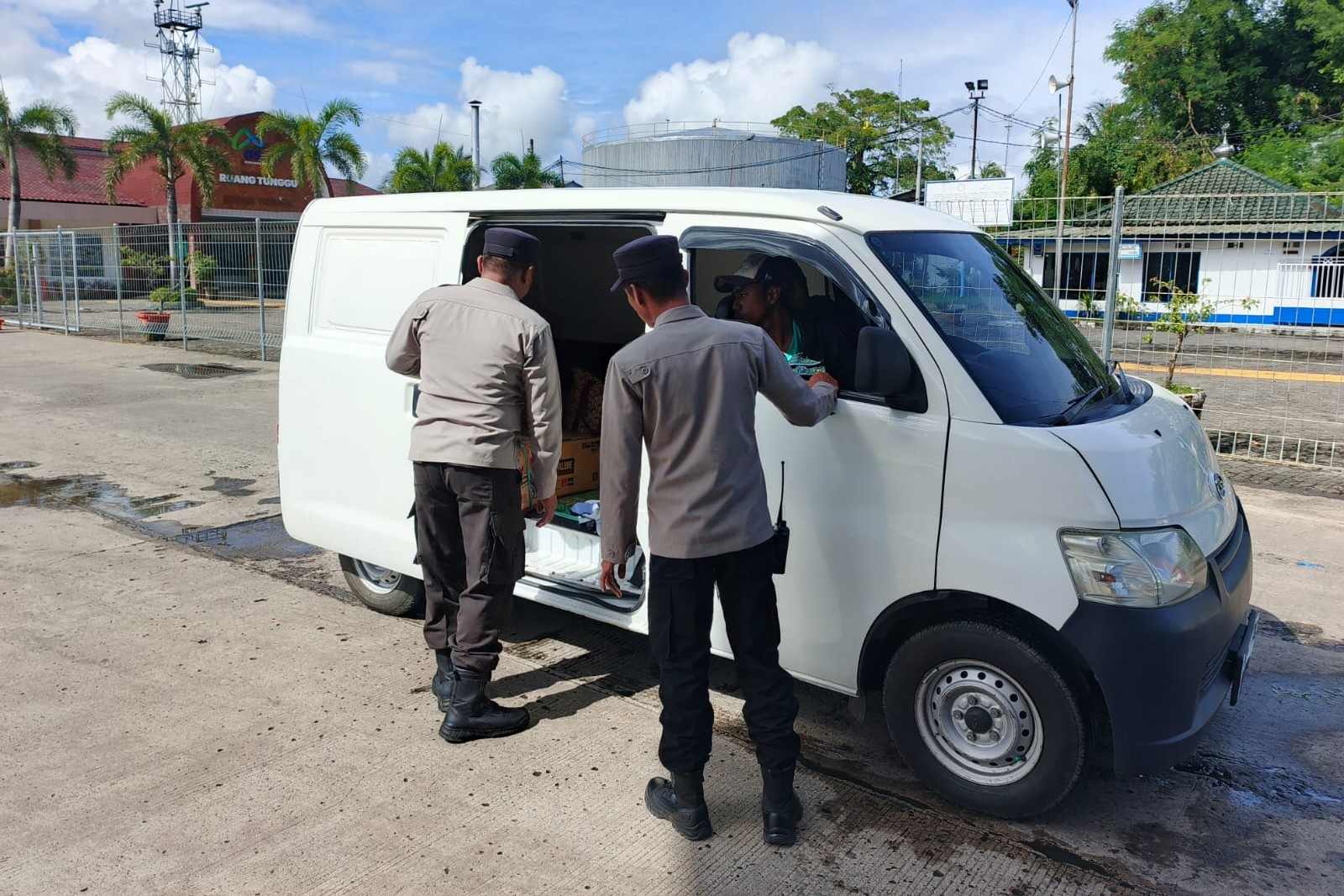 Jamin Kamtibmas, Kapolsek Pimpin Pemeriksaan Bongkaran Kapal Lembar